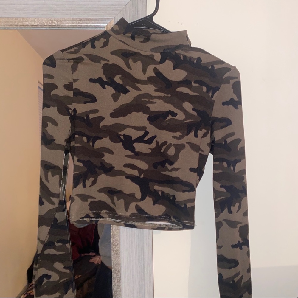 Camo long sleeved crop top